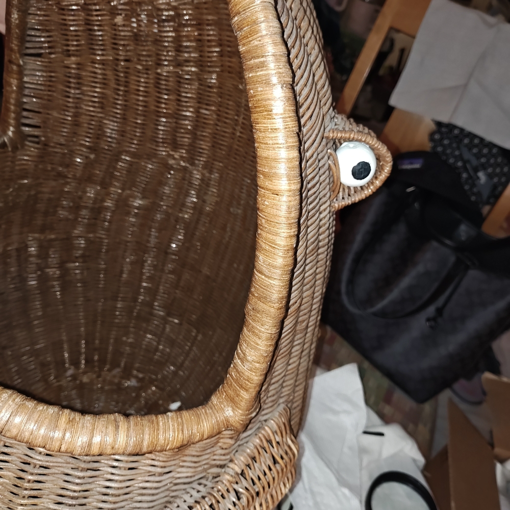 Vintage MCM Wicker Frog Basket - Picture 2 of 10